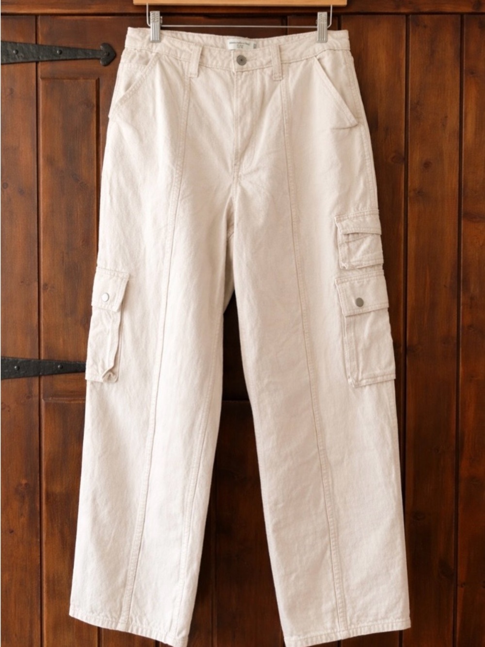 Abercrombie Curve Love High Rise Loose Cargo Pants Cream. 30.